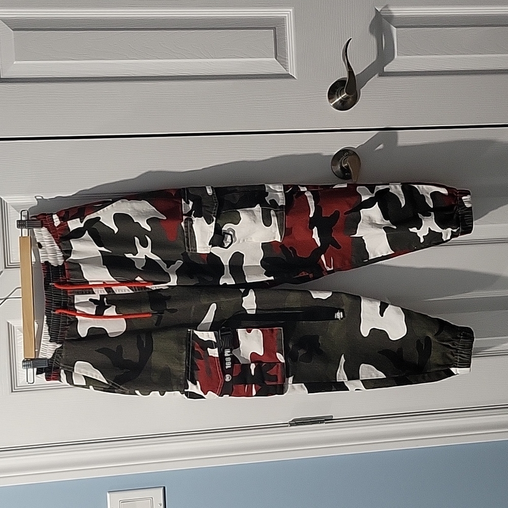 🟡239.  Unisex Camo pant size large